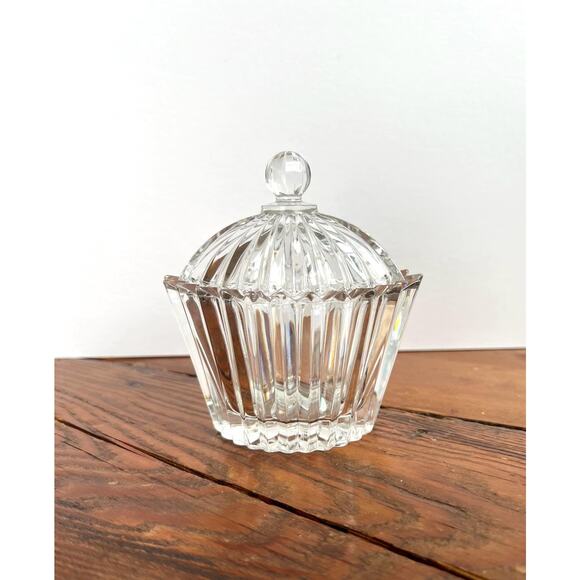 Vintage Ribbed Glass Dish with Lid Oval Trinket Box Coquette Bridal Vanity Dish - Picture 5 of 9